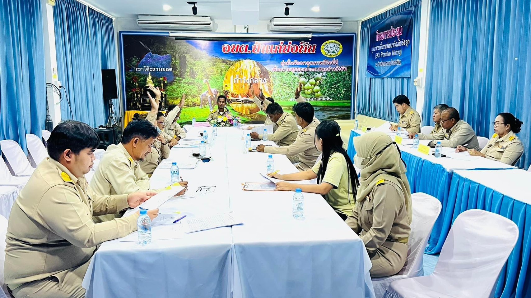 การประชุมสภาองค์การบริหารส่วนตำบลป่าแก่บ่อหิน  สมัยวิสามัญ สมัยที่ 2  ประจำปี2565 ณ ห้องประชุมองค์การบริหาร